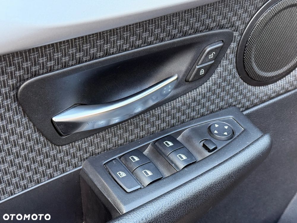 BMW Seria 2 218d - 23