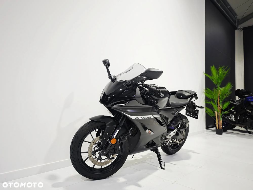 Yamaha YZF - 12