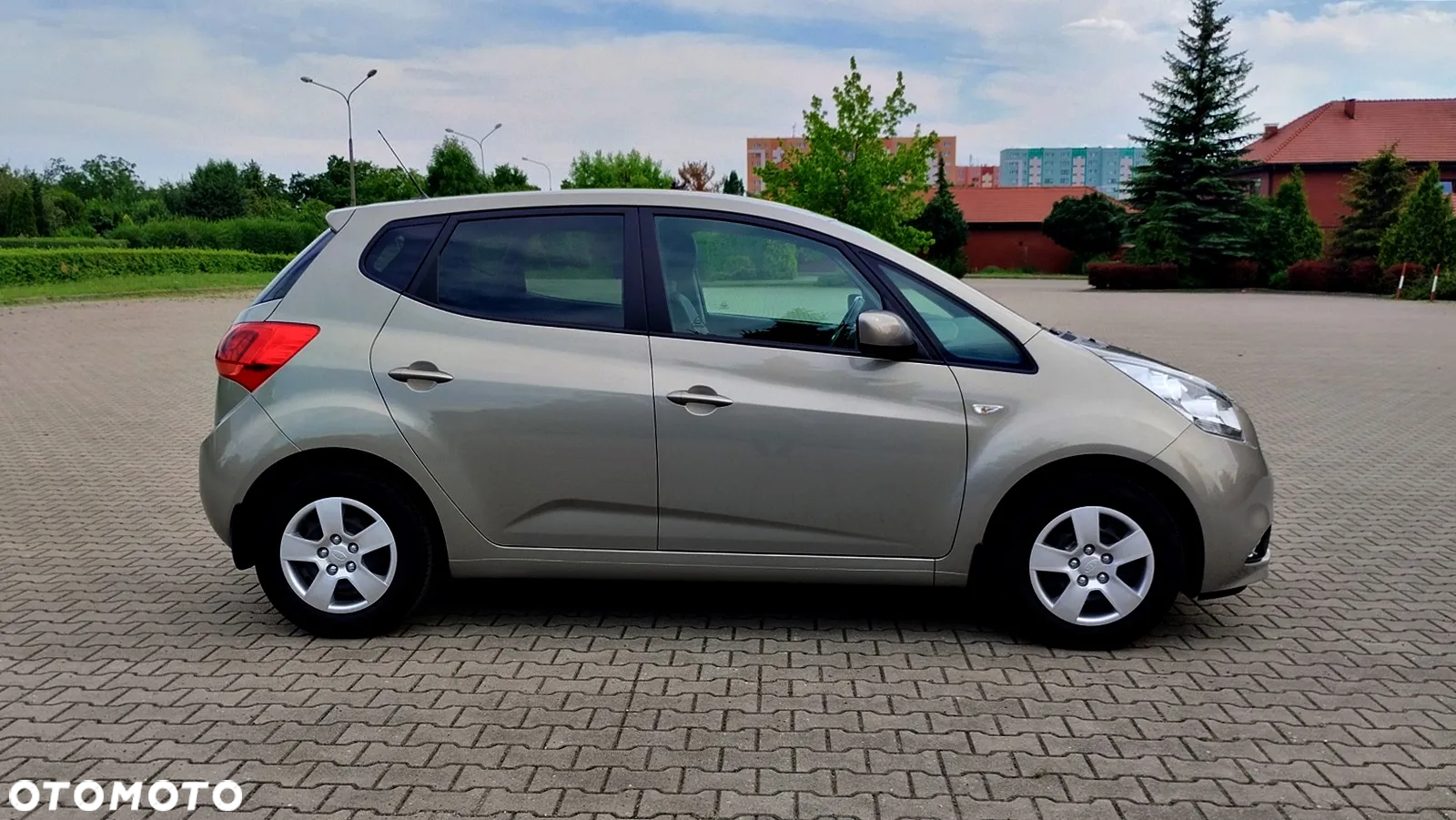 Kia Venga - 8