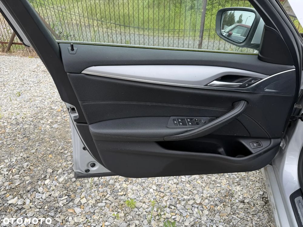 BMW Seria 5 530d xDrive Sport Line - 19