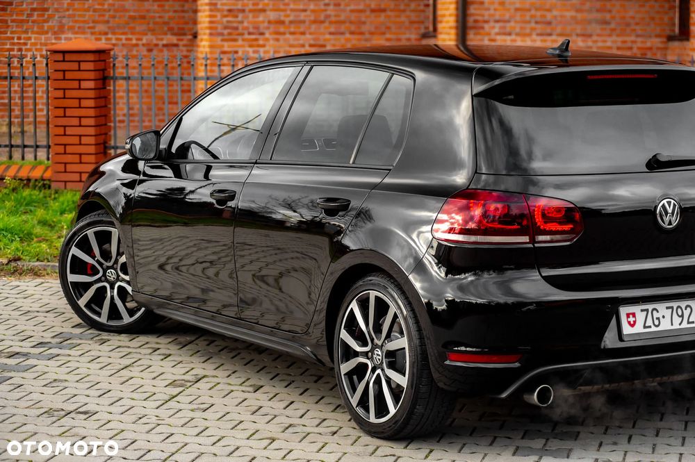 Volkswagen Golf 2.0 GTI DSG adidas - 11