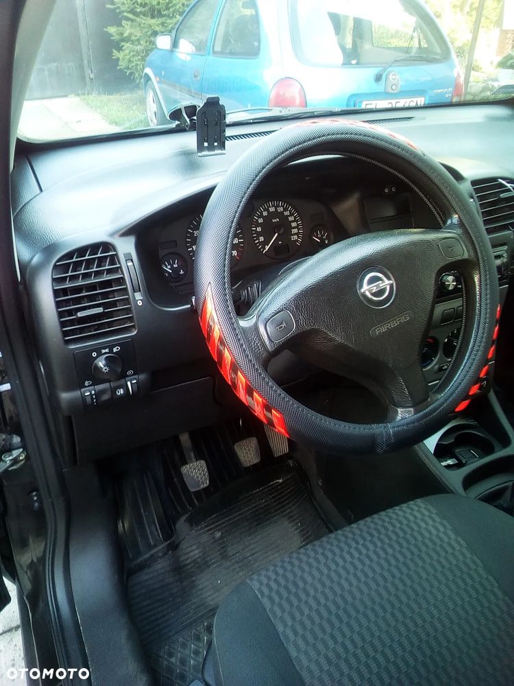 Opel Zafira 1.8 16V Comfort - 4