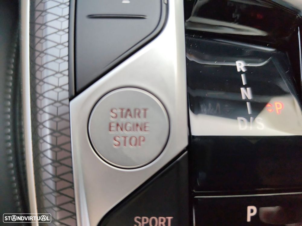 BMW 320 d Pack Desportivo M Auto - 21