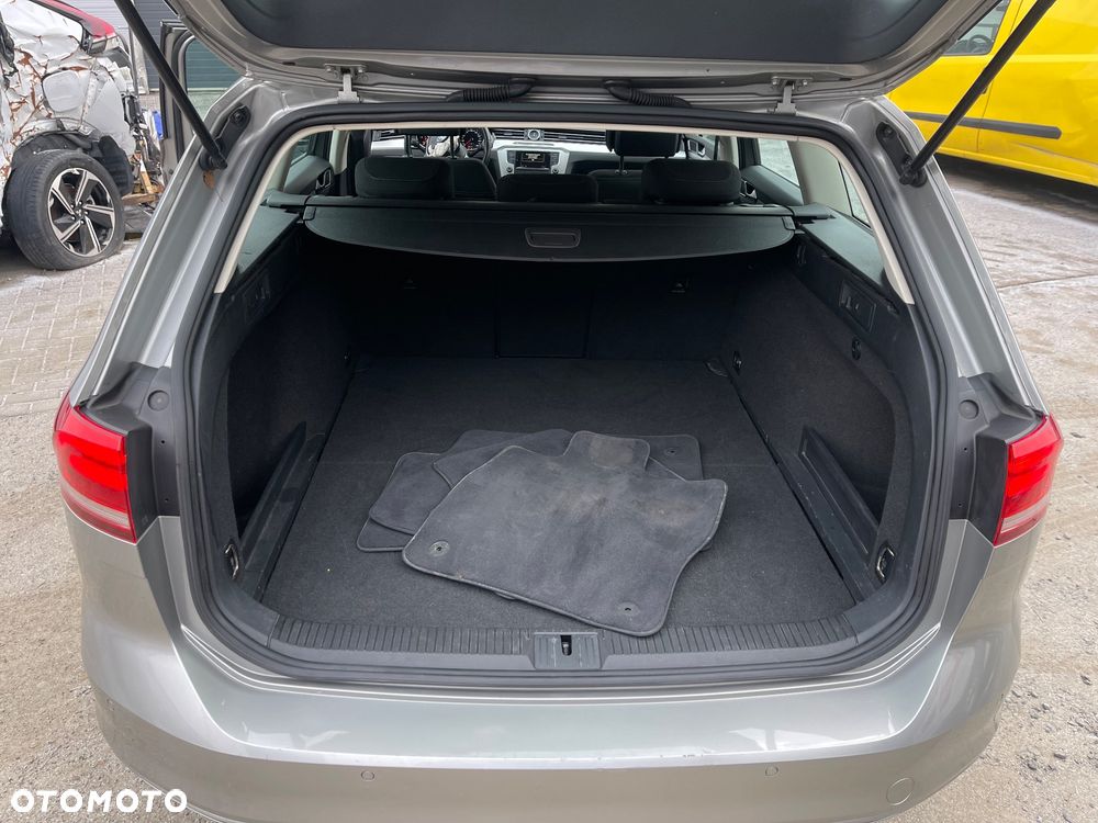Volkswagen Passat 1.6 TDI (BlueMotion Technology) Comfortline - 19