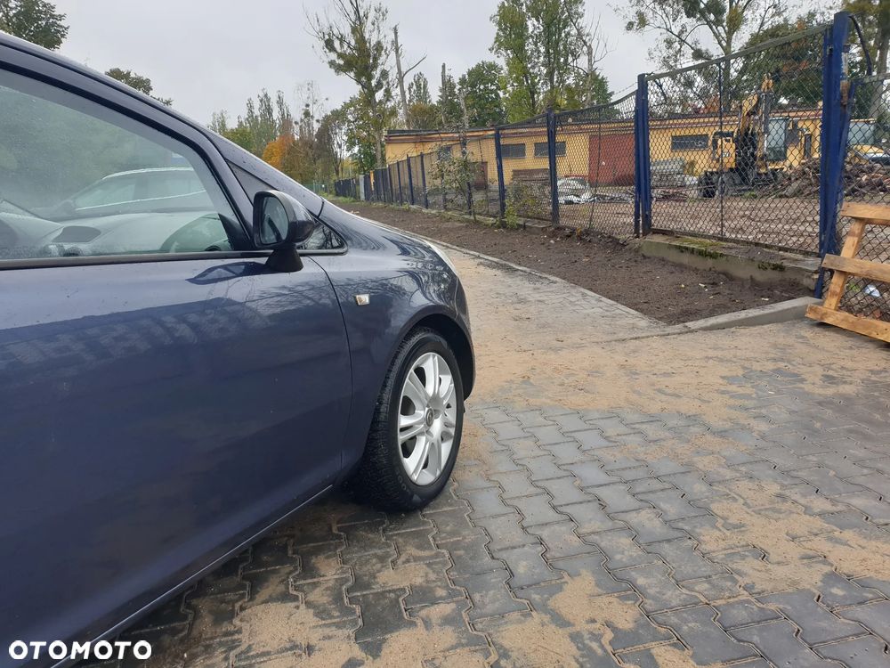 Opel Corsa 1.4 16V Cosmo - 9