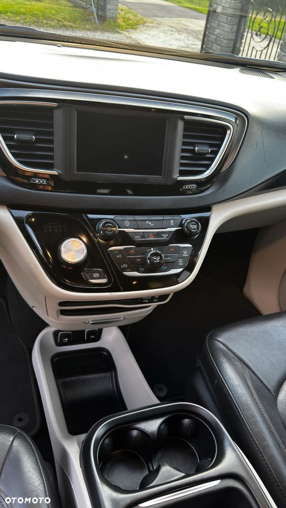 Chrysler Pacifica - 10