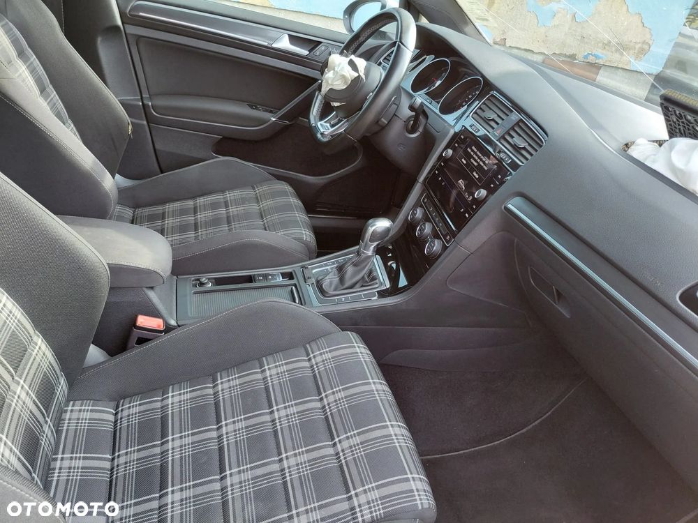 Volkswagen Golf - 15