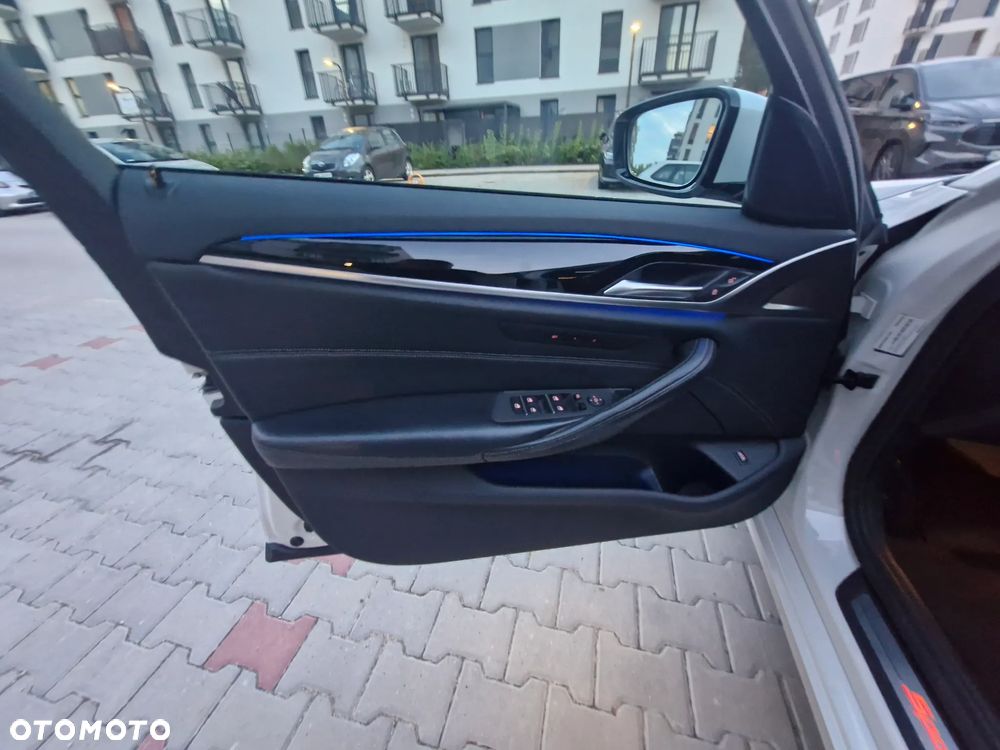 BMW Seria 5 530i Luxury Line sport - 9