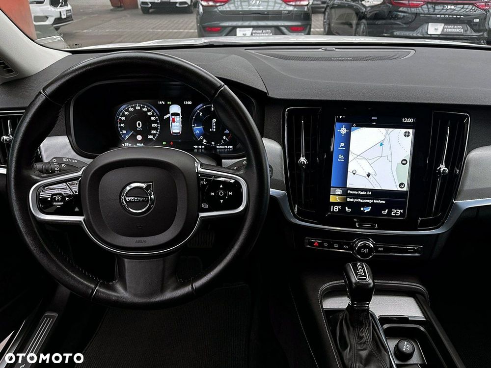 Volvo V90 Cross Country - 23