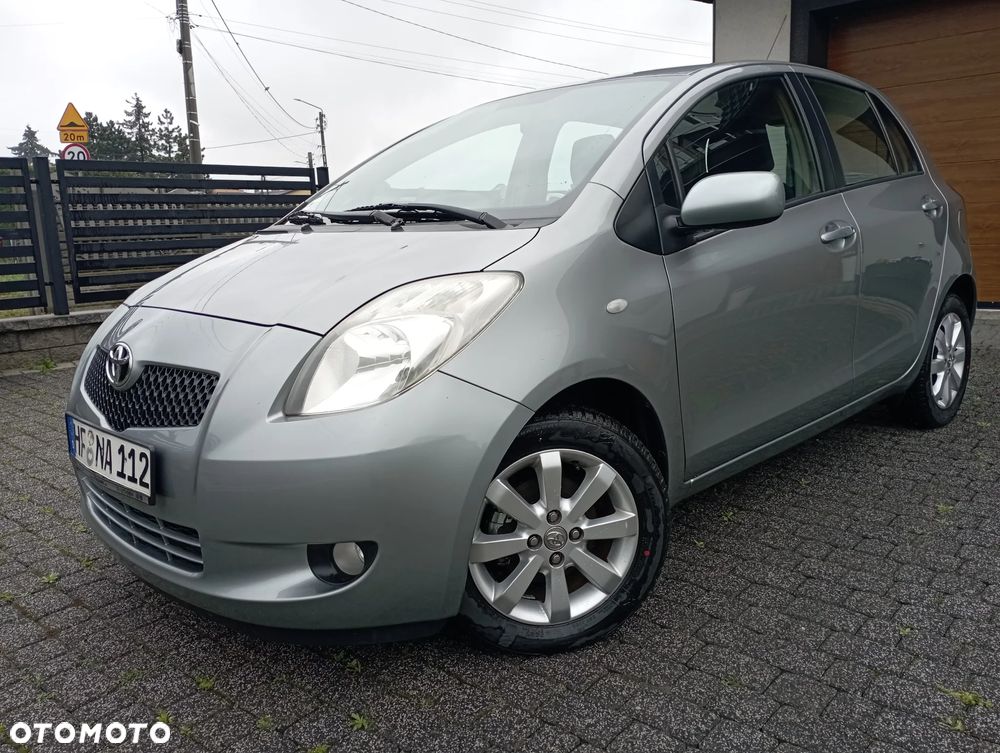 Toyota Yaris 1.3 VVT-i Sol - 1