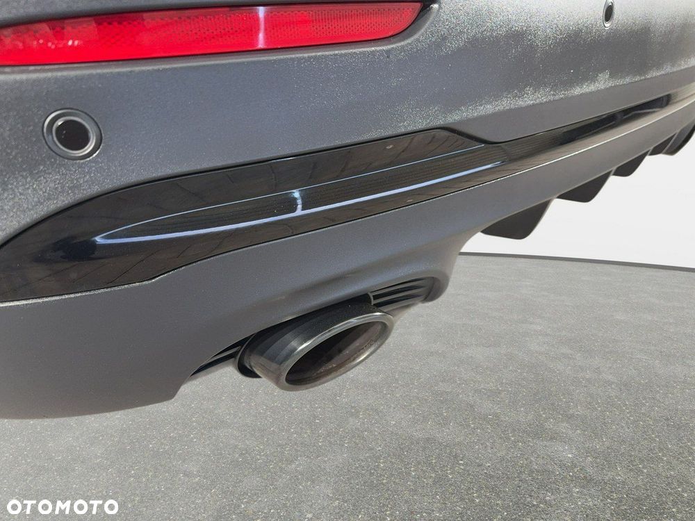 Mercedes-Benz GLA - 13