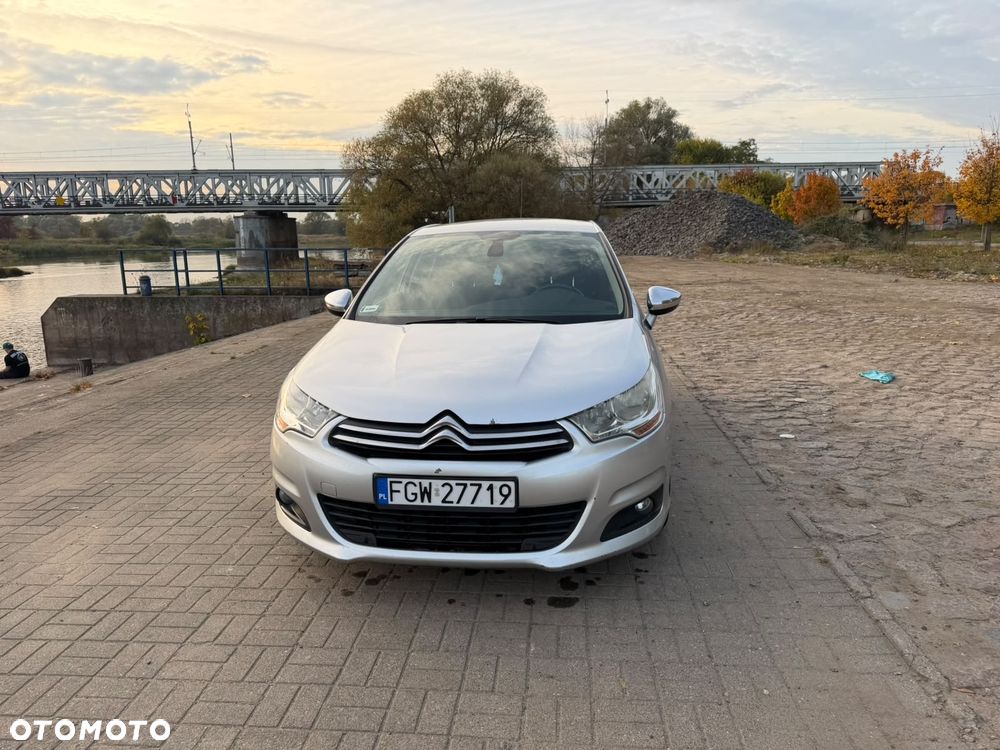 Citroen C4 2012 photo 2