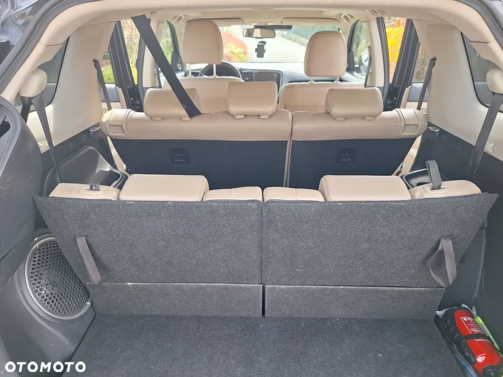 Mitsubishi Outlander 2.0 Instyle + 4WD CVT - 9