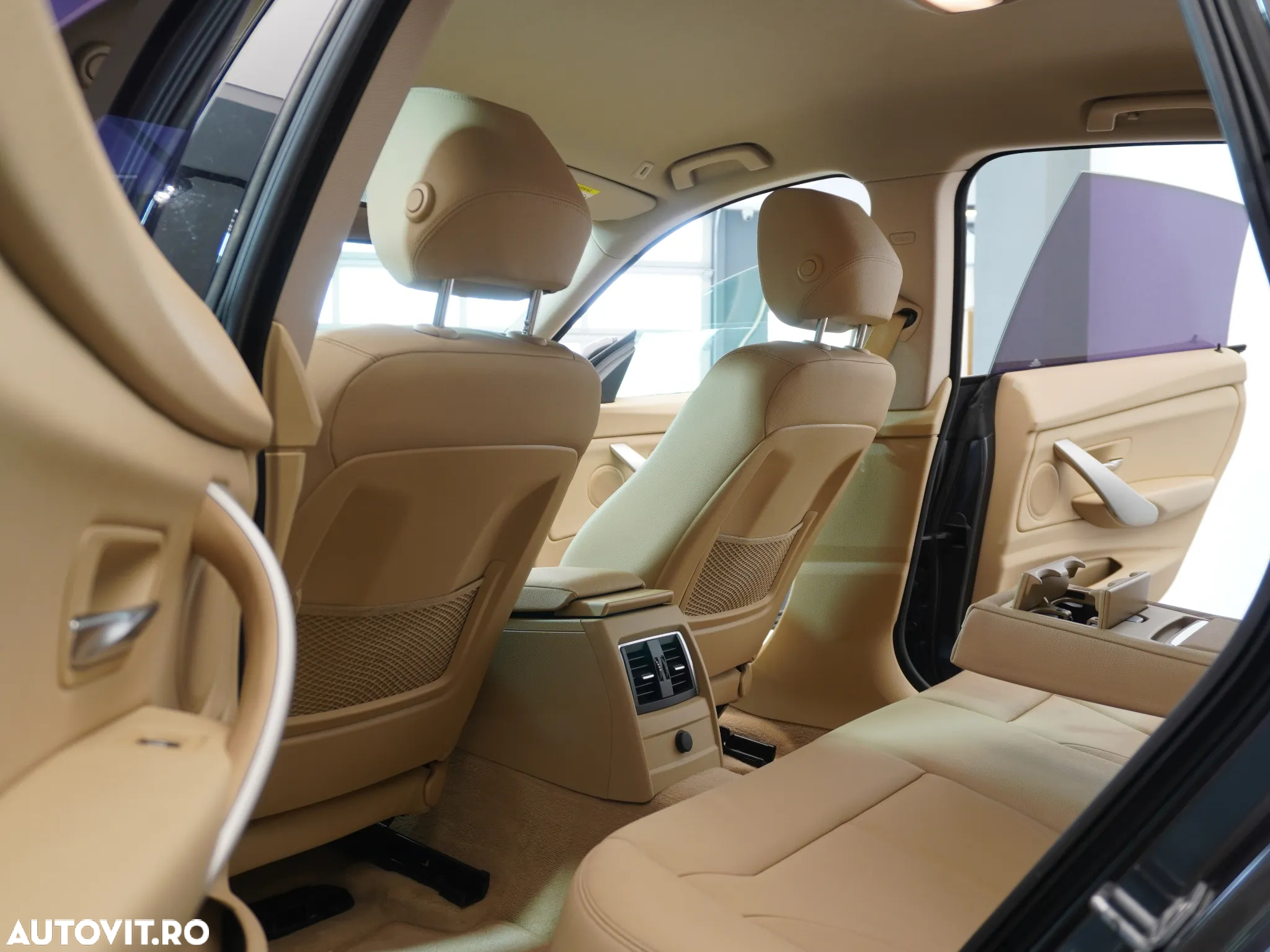 BMW Seria 3 318d - 15