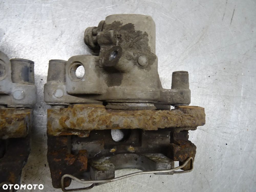 VOLVO V50 2.0TDCI ZACISK HAMULCOWY TYŁ PRAWY LEWY - 13