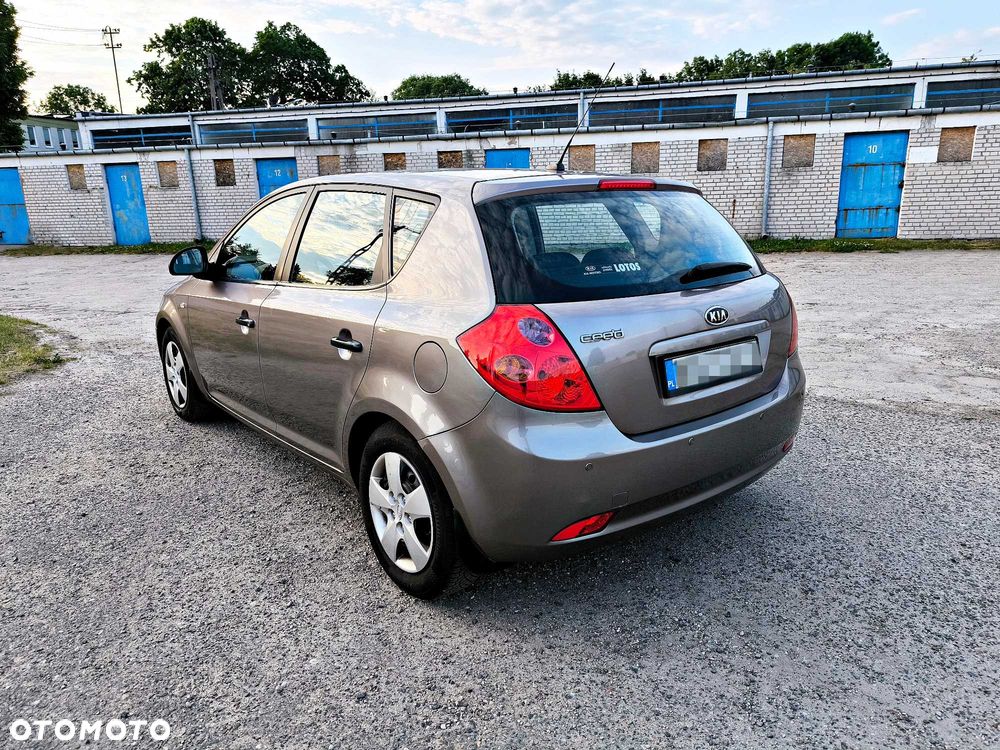Kia Ceed - 6