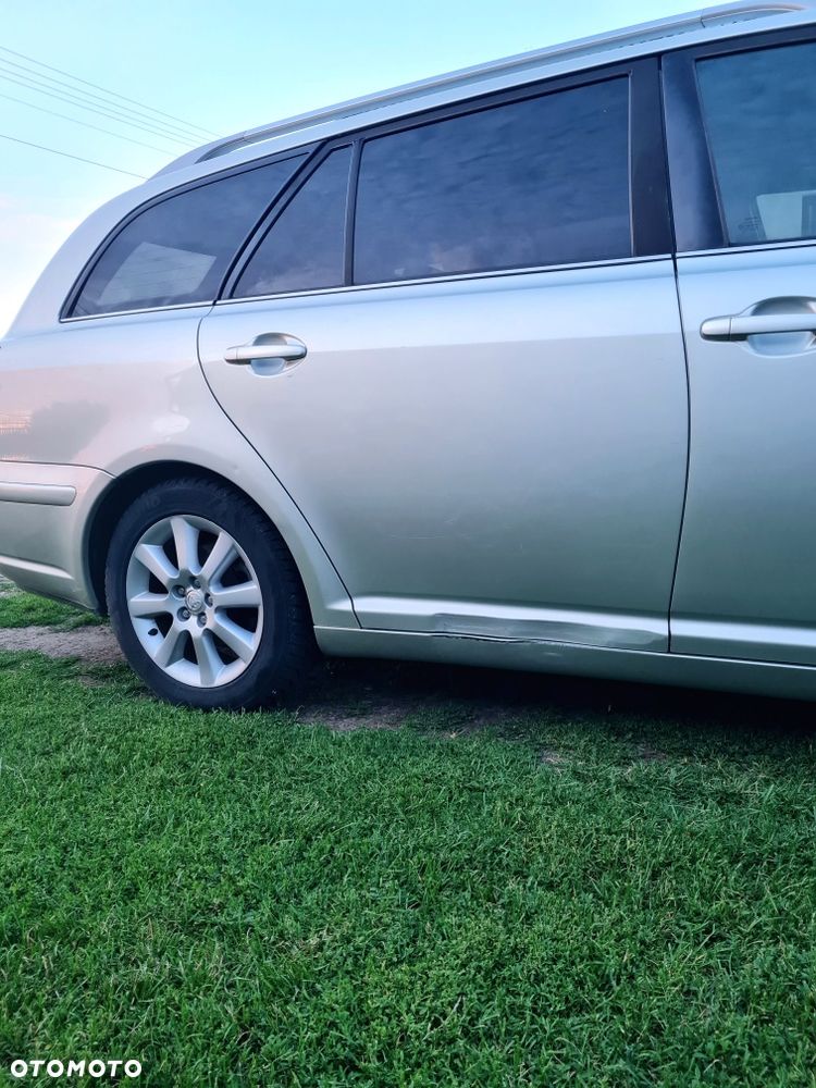 Toyota Avensis - 6