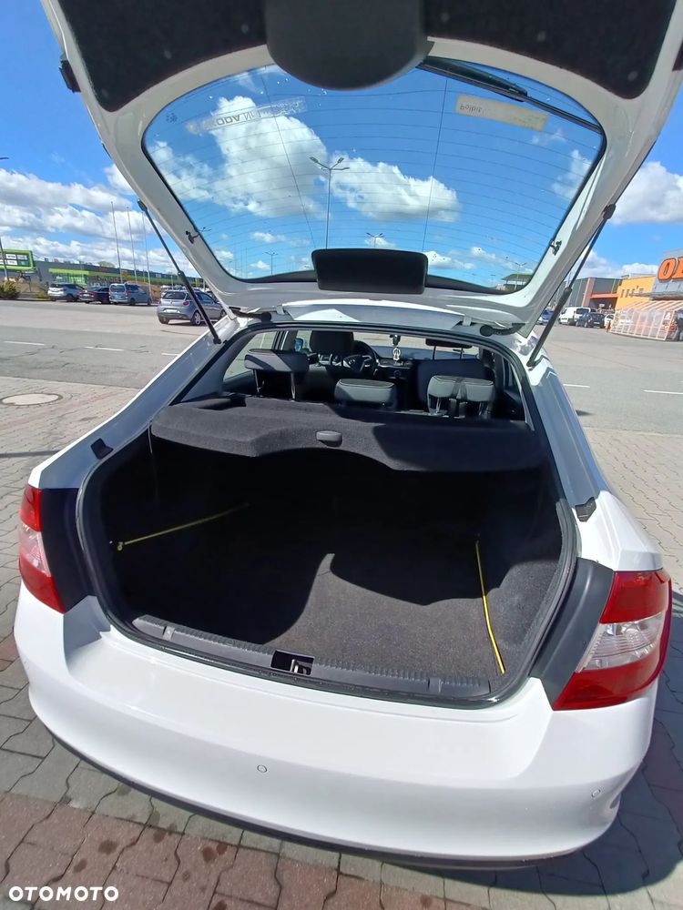 Skoda RAPID 1.2 TSI Ambition DSG - 18