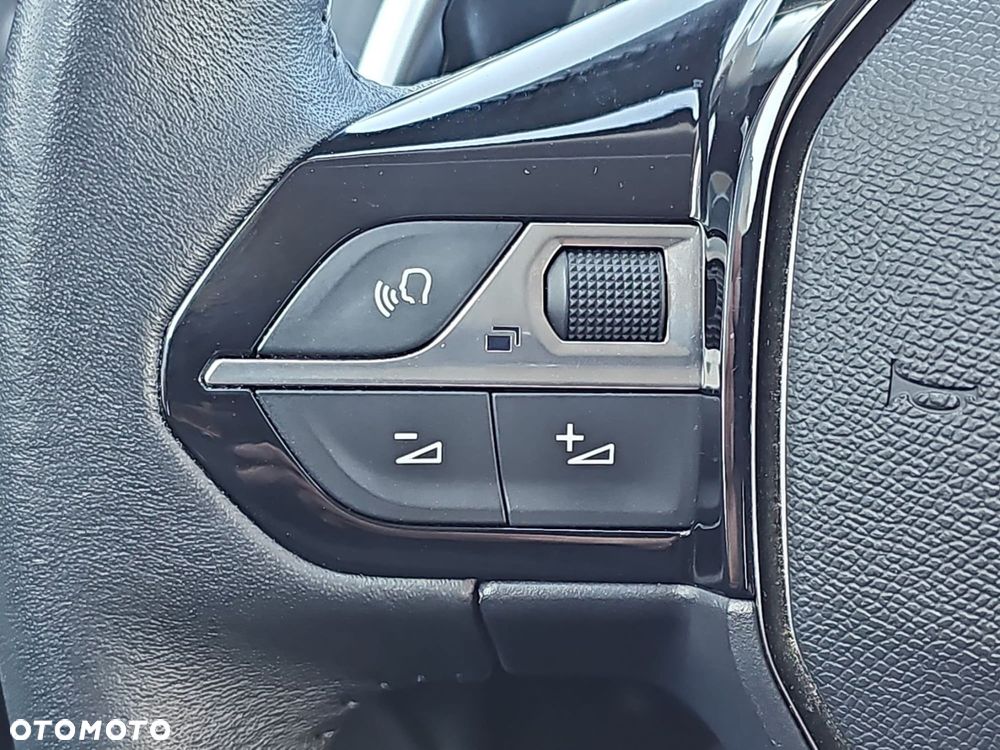 Peugeot 2008 PureTech 130 Allure S&S EAT8 - 18