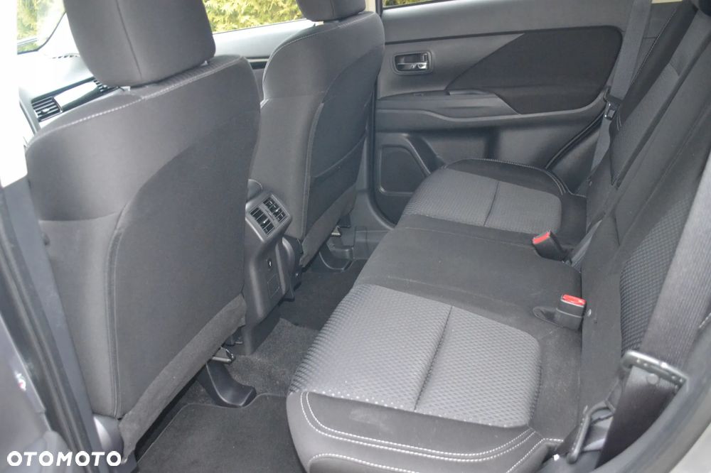 Mitsubishi Outlander - 13
