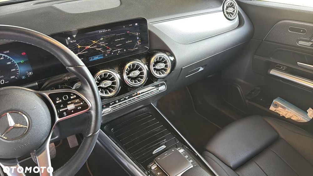 Mercedes-Benz GLA - 14