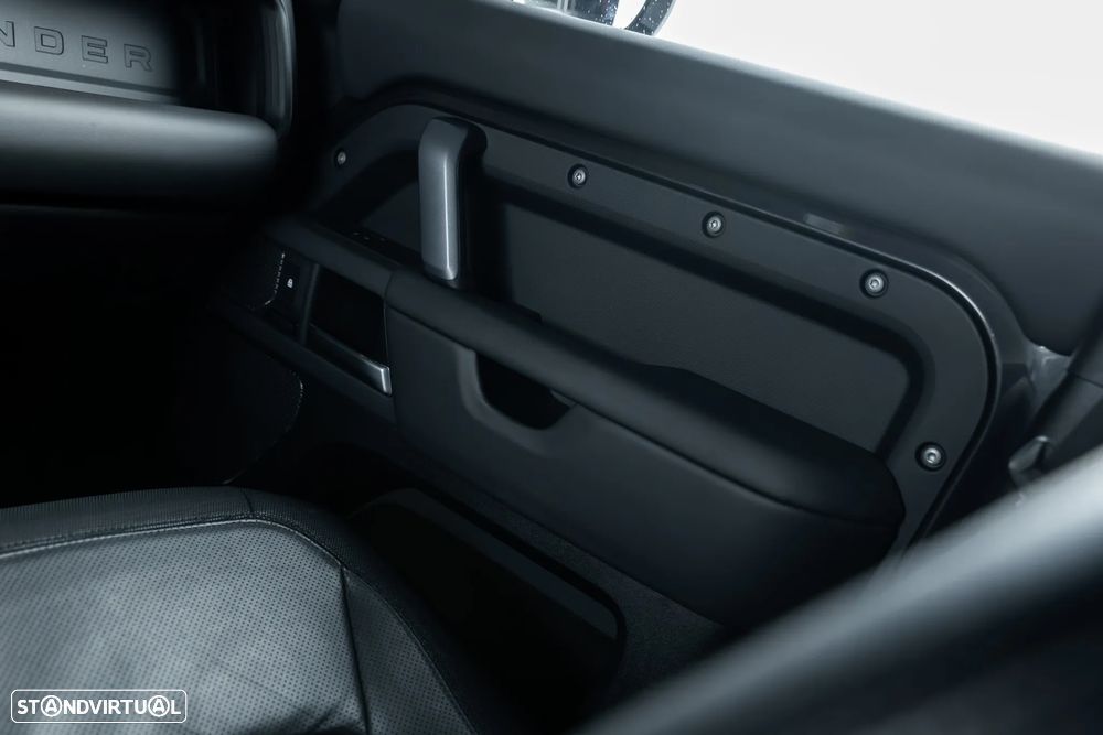 Land Rover Defender 2.0 P400e 110 AWD X-Dynamic HSE - 34