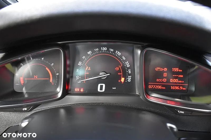Citroën DS5 e-HDi 115 EGS6 SoChic - 14