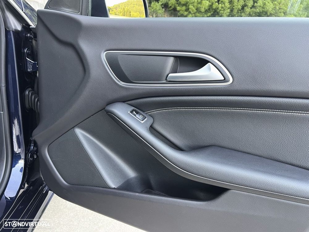 Mercedes-Benz CLA 180 d Urban - 32