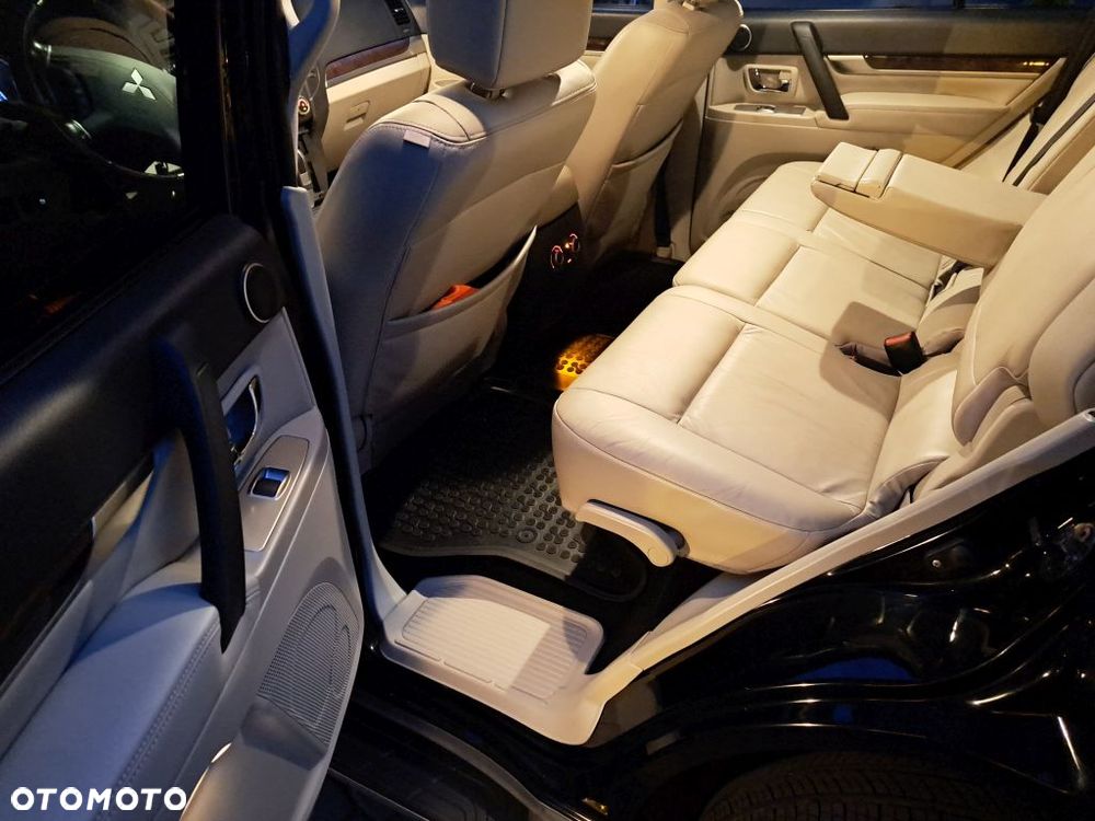 Mitsubishi Pajero - 33