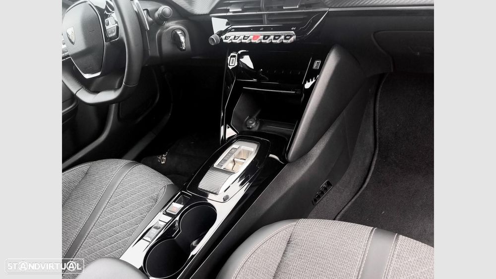 Peugeot 2008 1.2 Hybrid Allure e-DCS6 - 22