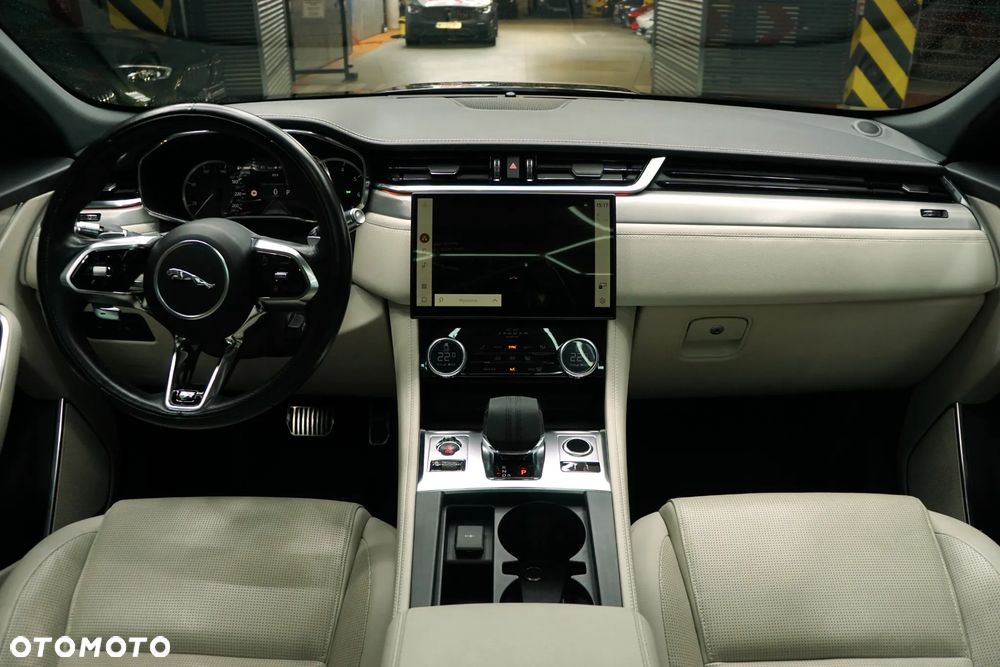 Jaguar F-Pace 2.0 P250 mHEV AWD R-Dynamic Black - 3