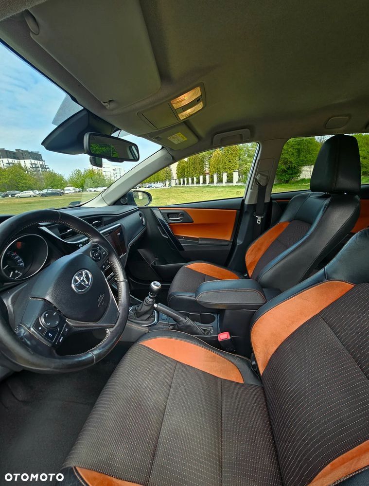 Toyota Auris 1.6 Prestige - 10