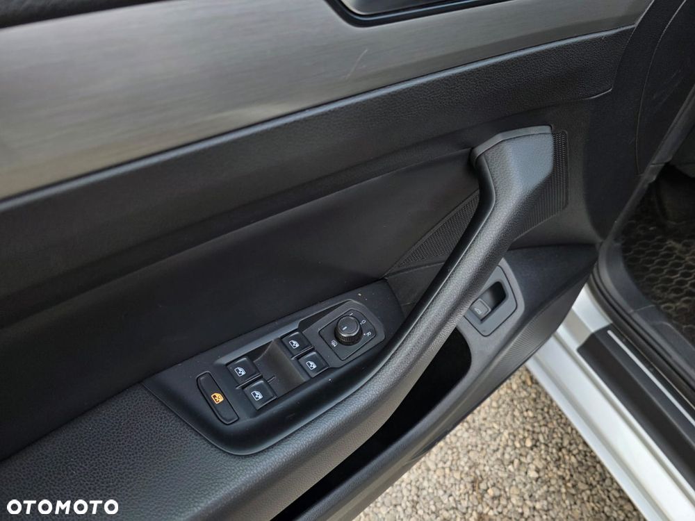 Volkswagen Passat 2.0 TDI SCR DSG Comfortline - 18