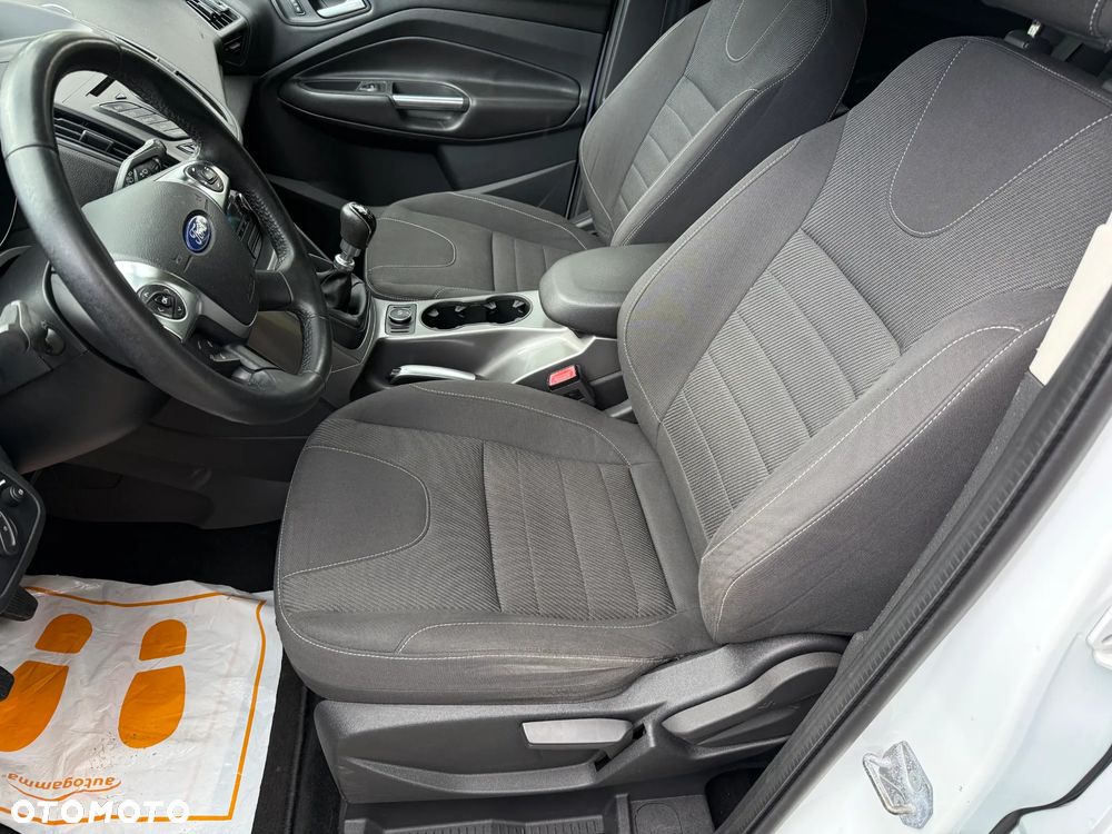 Ford Kuga - 25
