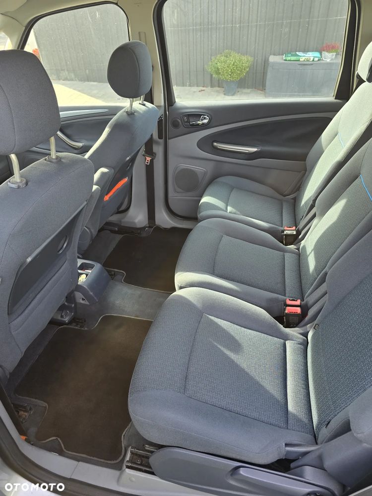 Ford Galaxy - 14