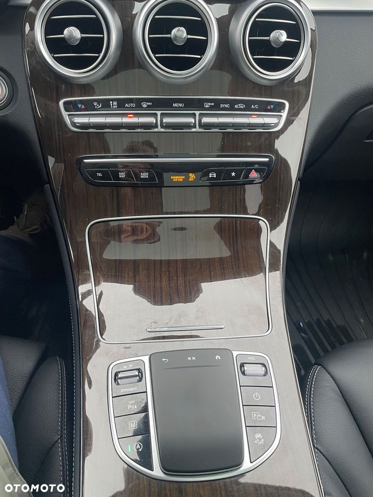 Mercedes-Benz GLC 300 4Matic 9G-TRONIC Exclusive - 20