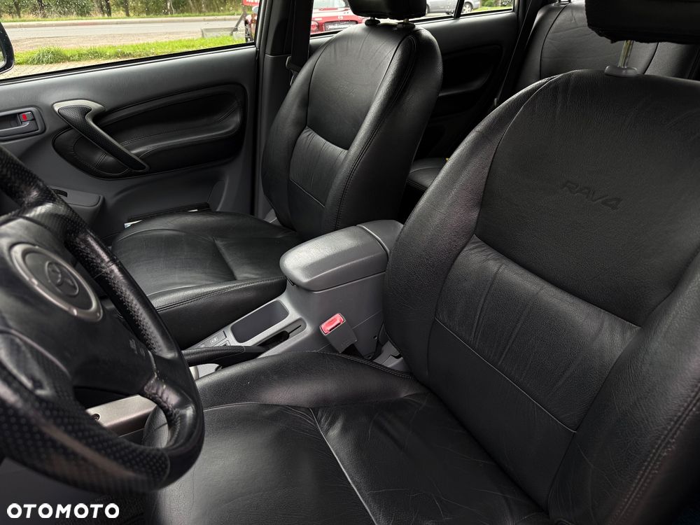 Toyota RAV4 2.0 VVT-i 4x4 - 13