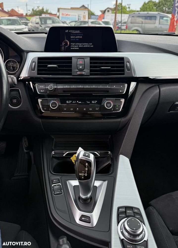 BMW Seria 3 330e iPerformance M Sport - 36