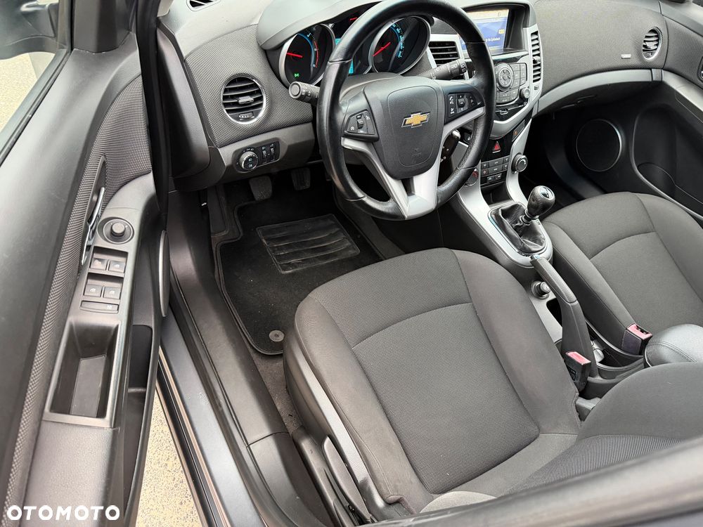 Chevrolet Cruze 1.7 LT - 9