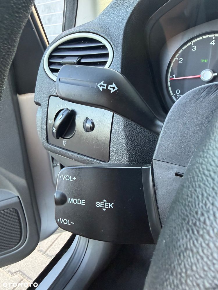 Ford Focus 1.6 16V Trend - 15