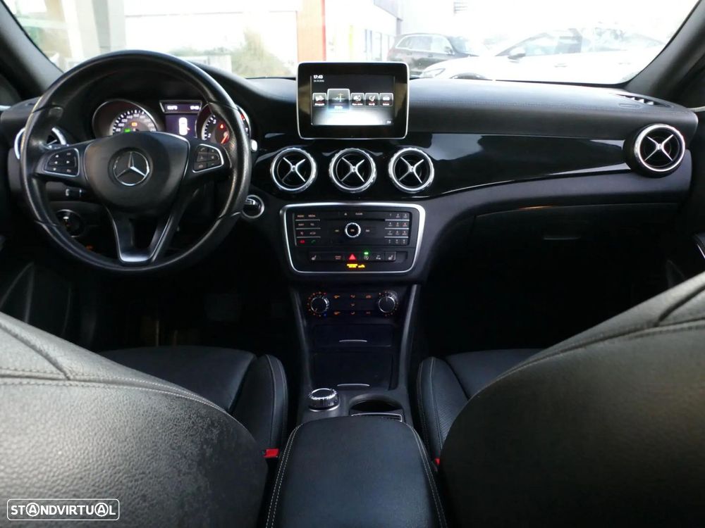 Mercedes-Benz GLA 220 d Urban - 37