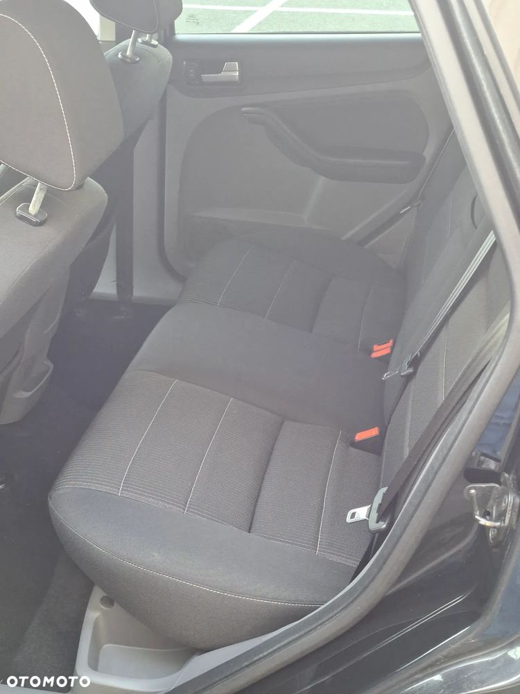 Ford Focus 2.0 16V Titanium - 27