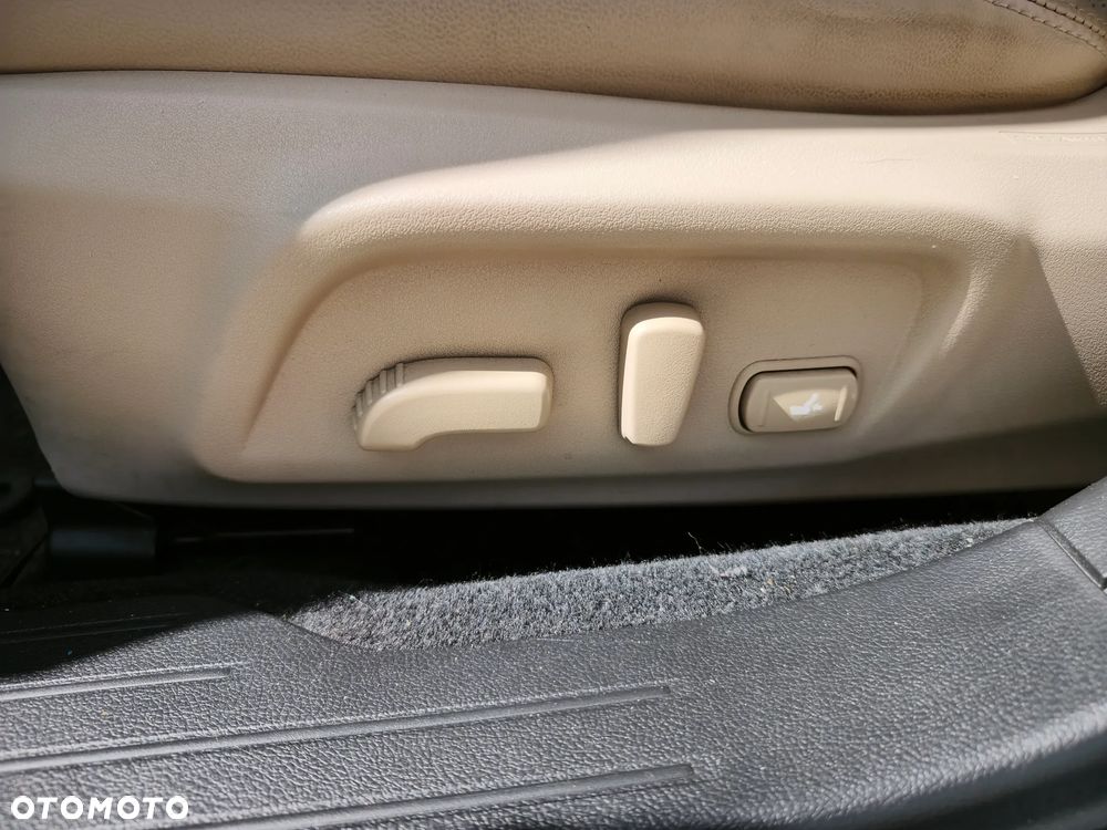 Subaru Legacy - 15