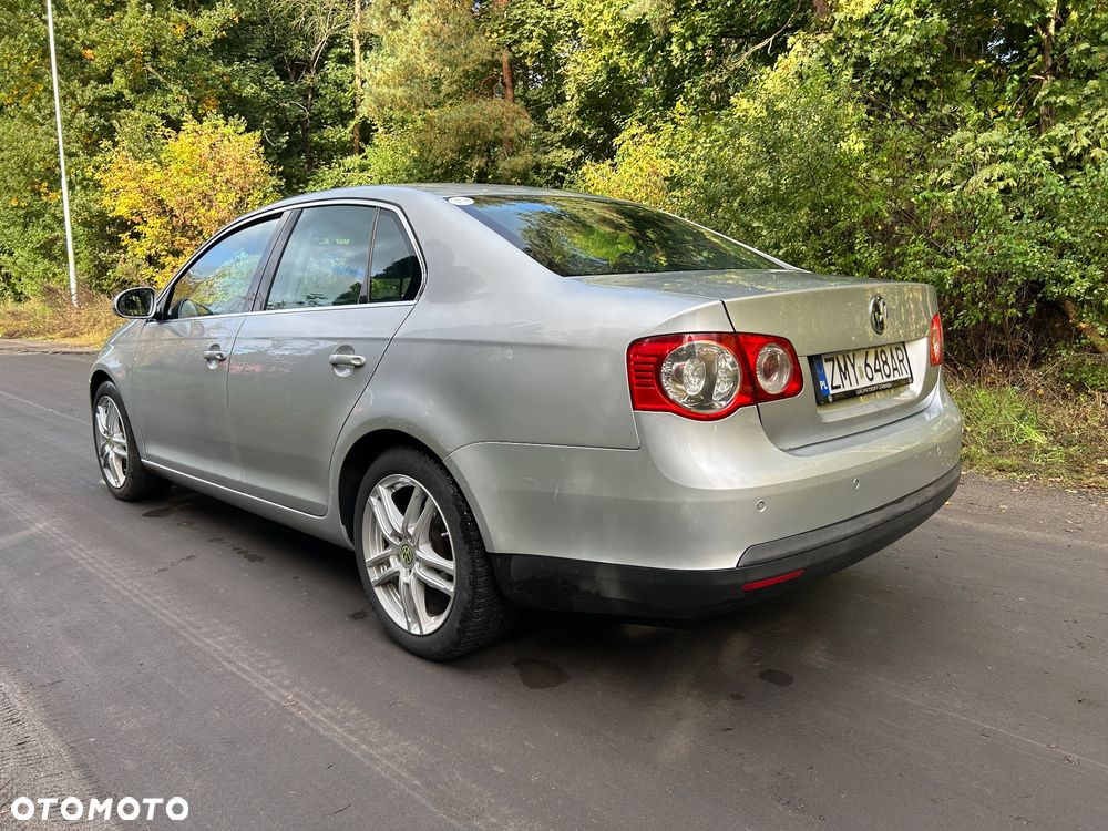 Volkswagen Jetta 1.9 TDI Comfortline DSG - 6