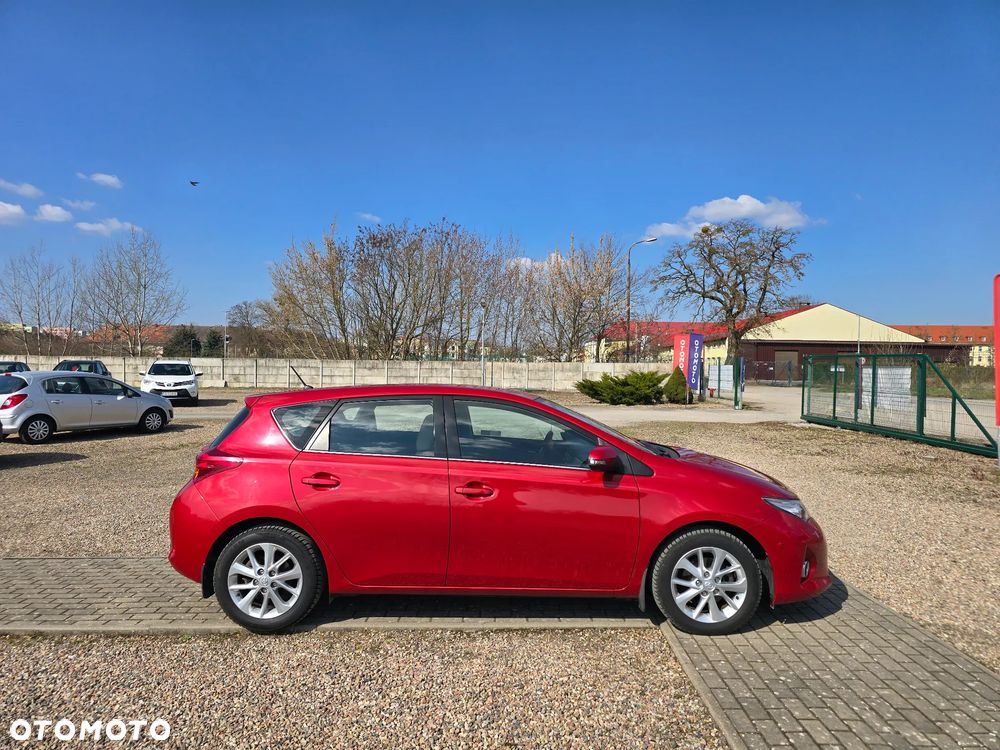 Toyota Auris 1.6 Premium + - 5