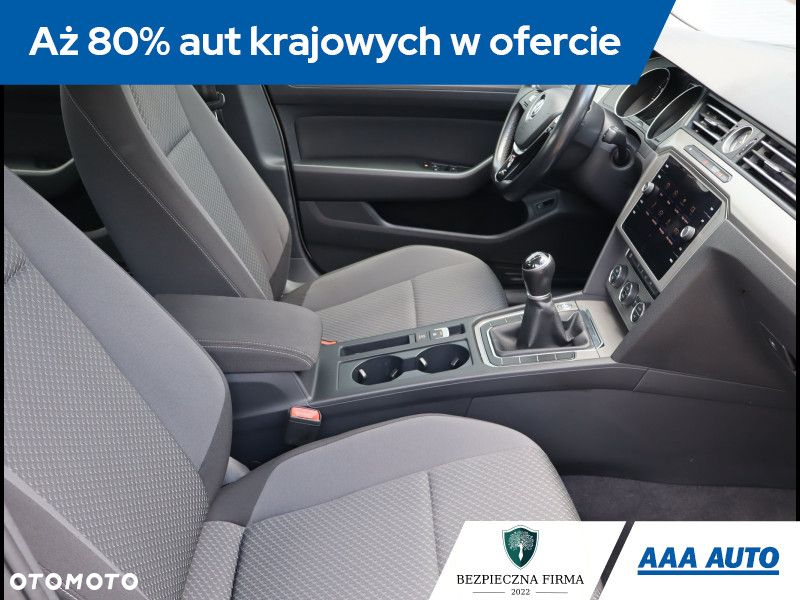 Volkswagen Passat - 10