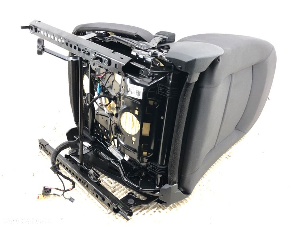 FOTEL PRAWY PRZÓD  SEAT LEON (5F1) 2012 - 2022 1.4 TSI 92 kW [125 KM] benzyna 2014 - 2022 - 6