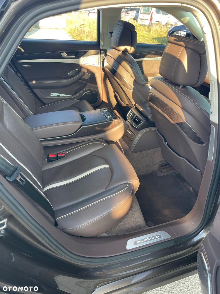 Audi A8 4.2 TDI DPF (clean diesel) quattro tiptronic - 10