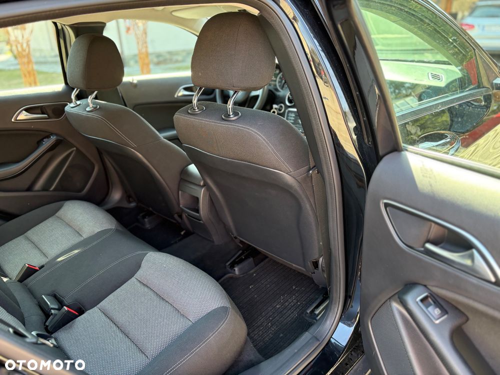 Mercedes-Benz GLA - 8