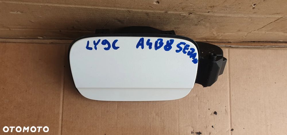 Klapka wlewu paliwa Audi A4 B8 LY9C 8K0809999D - 2